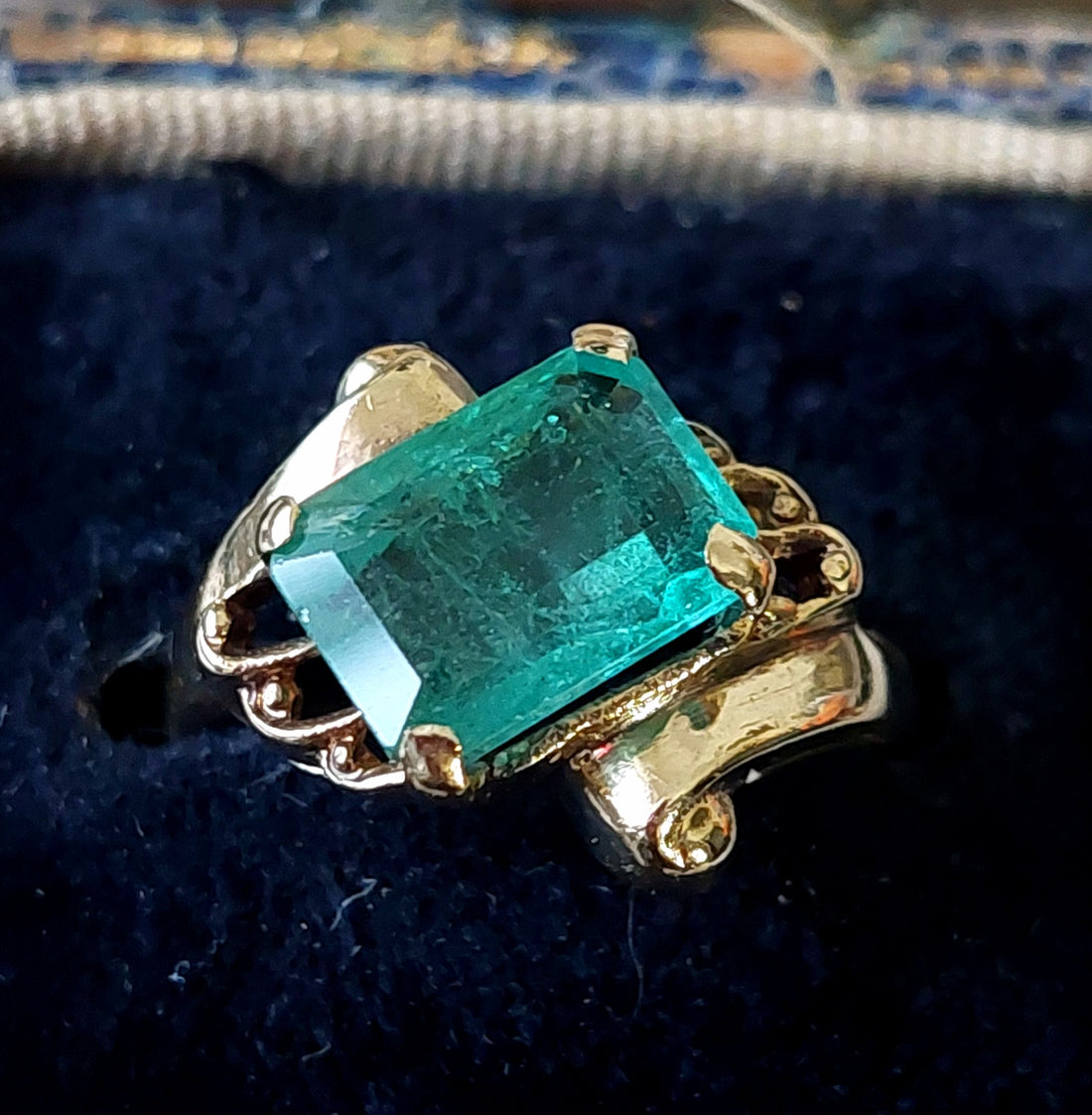 Women's Vintage Natural Emerald Ring In 9ct Yellow Gold, Beautiful Gift Ideas