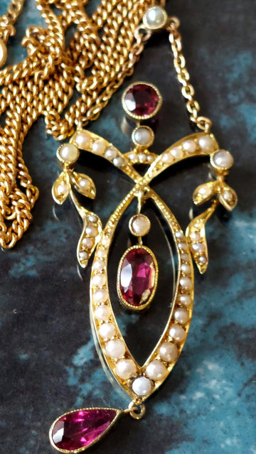 Antique Victorian 15ct gold almandine garnet pendant and chain