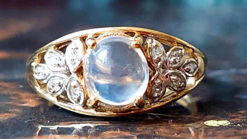 Vintage 9ct Yellow Gold Moonstone and Diamond ring