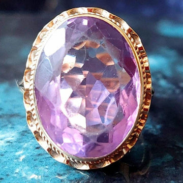 Stunning 1960s Amethyst Ring in Solid 9ct Yellow Gold